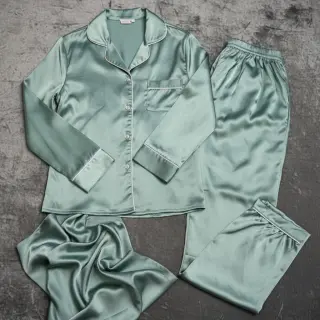 Satin SOIVÉ mint