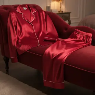 Satin wine
