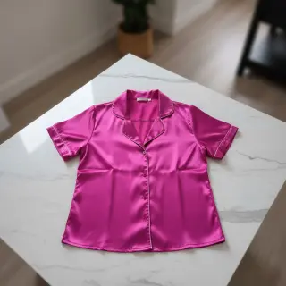 Satin cassis