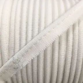 Vipușcă din tricot cream