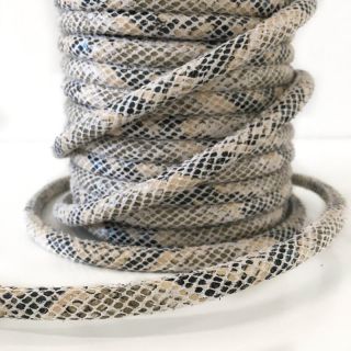 Șnur din imitație piele întoarsă Snake cream