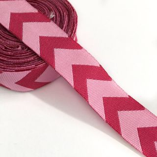 Panglică Chevron fuchsia