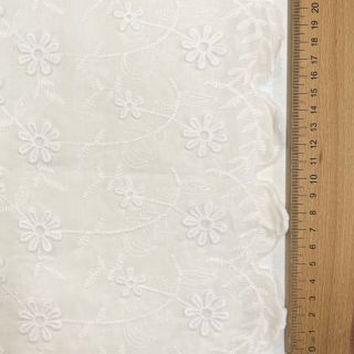 Țesătură din bumbac EMBROIDERY Catchy daisy off white